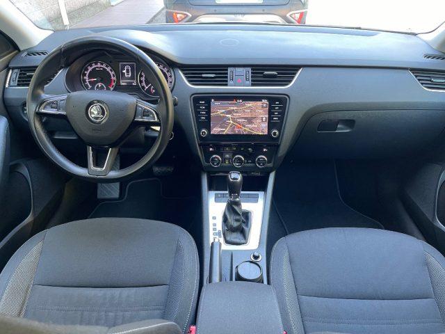 SKODA Octavia SW 1.6 TDI 115CV DSG NAVIGATORE SENSORI PARCHEGGIO