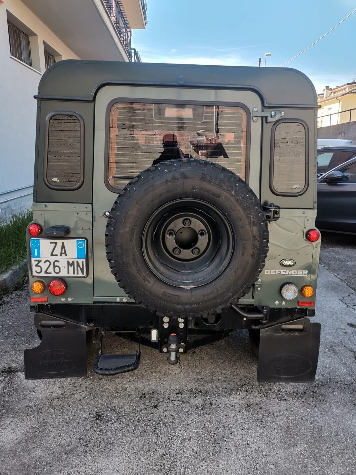 Land Rover Defender Sport