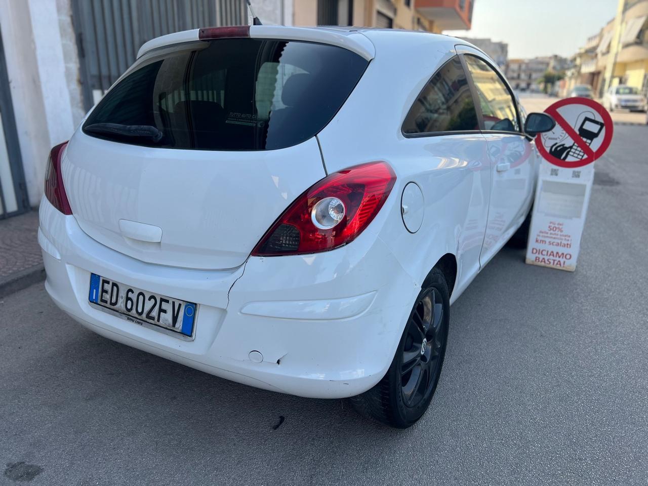 Opel corsa 1.2 Benzina 2011