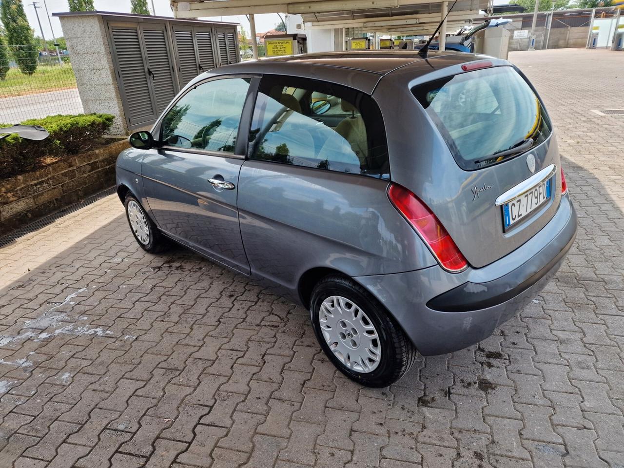 Lancia Ypsilon 1.2 16V Platino