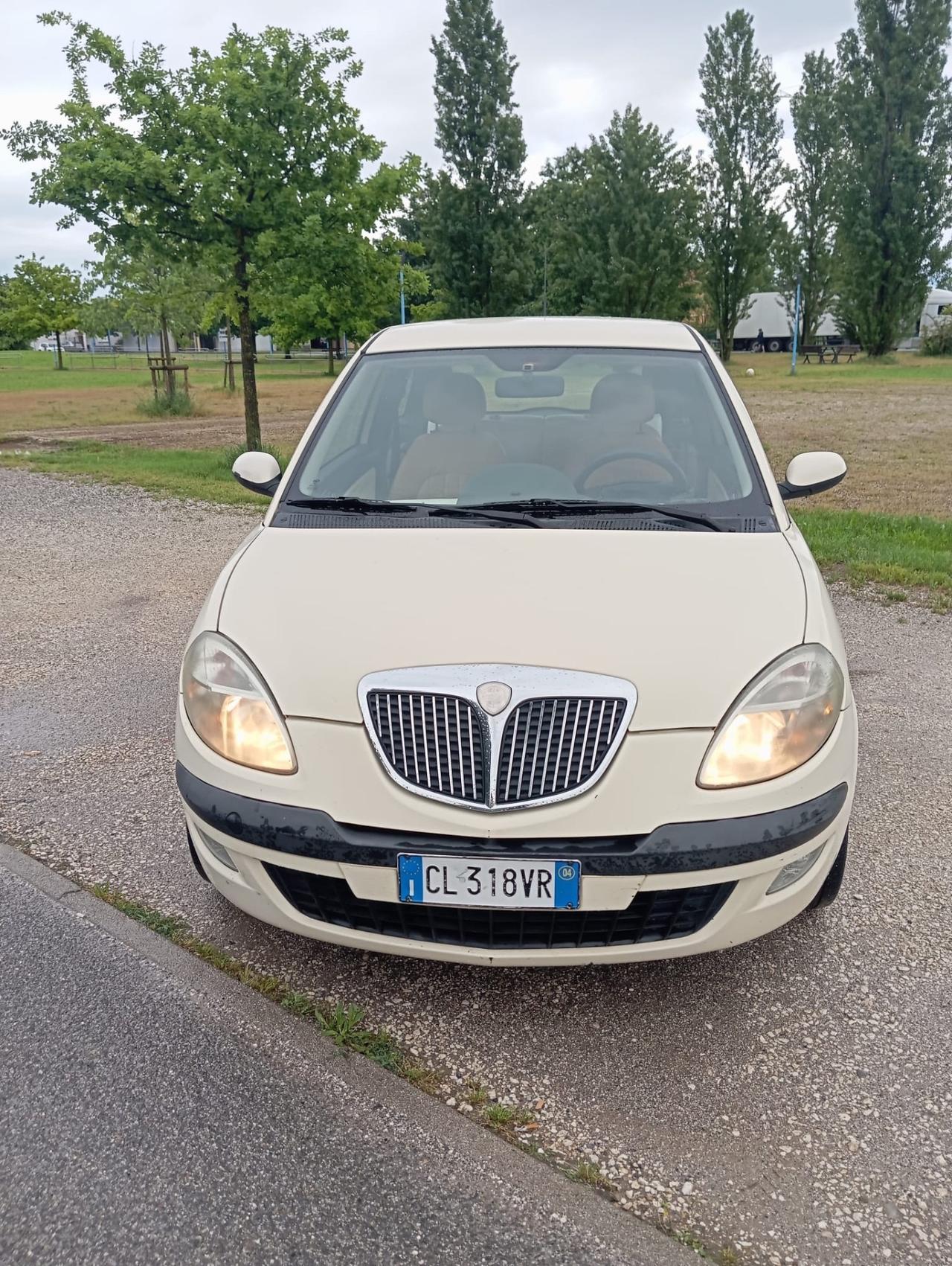 Lancia Ypsilon 1.4 16V Platino