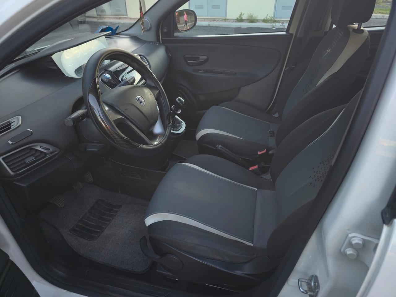 Lancia Ypsilon 1.2 69 CV 5 porte GPL Ecochic Silver