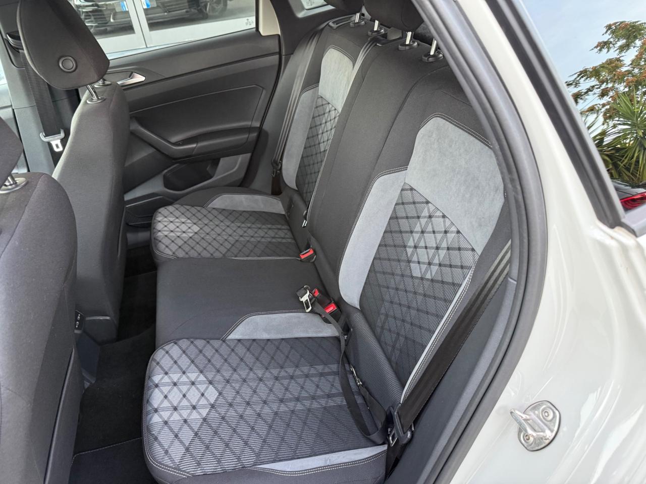 Volkswagen Taigo 1.0 TSI 110 CV DSG R-Line