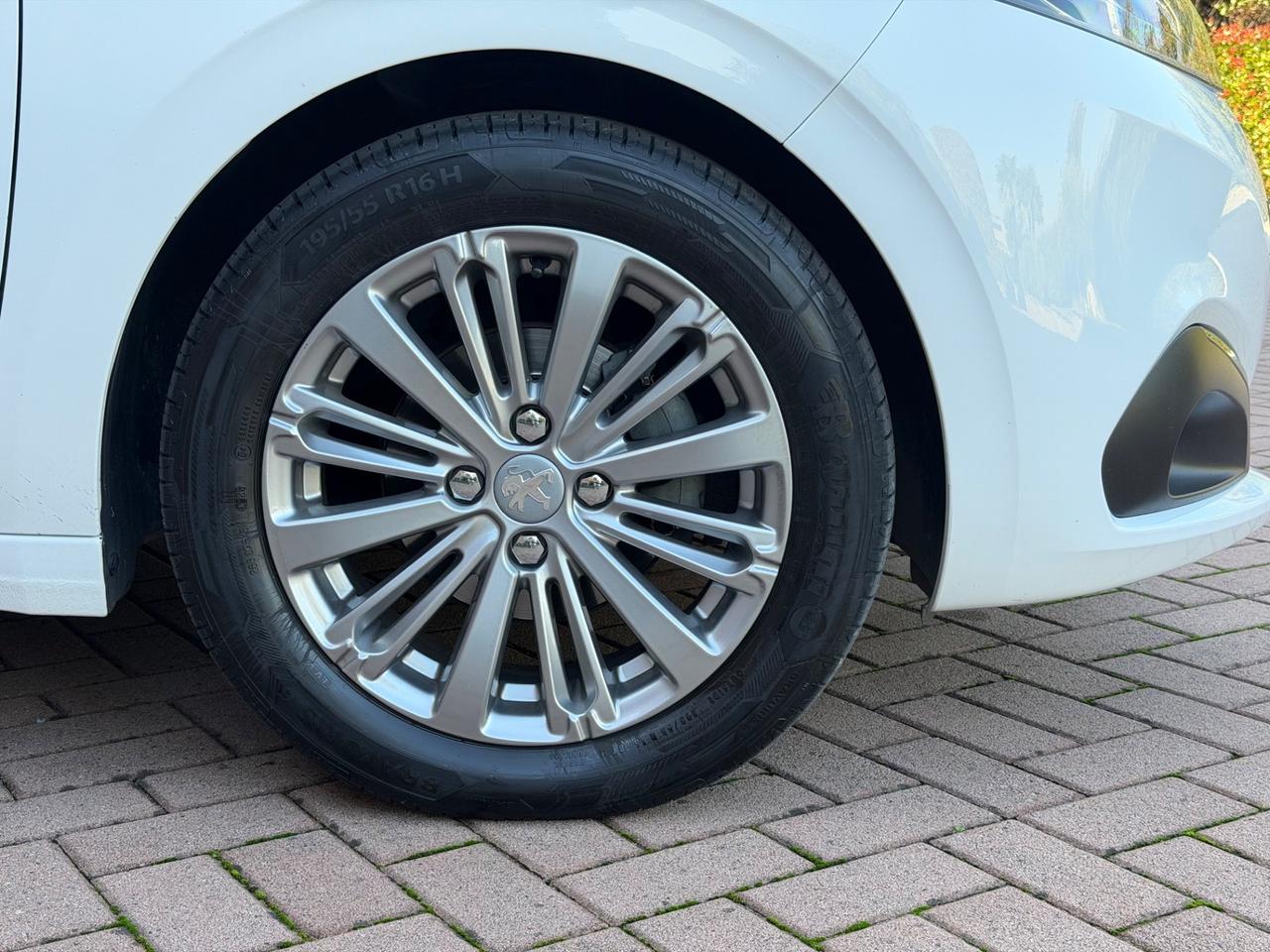 Peugeot 208 Stop&Start 5 porte Allure