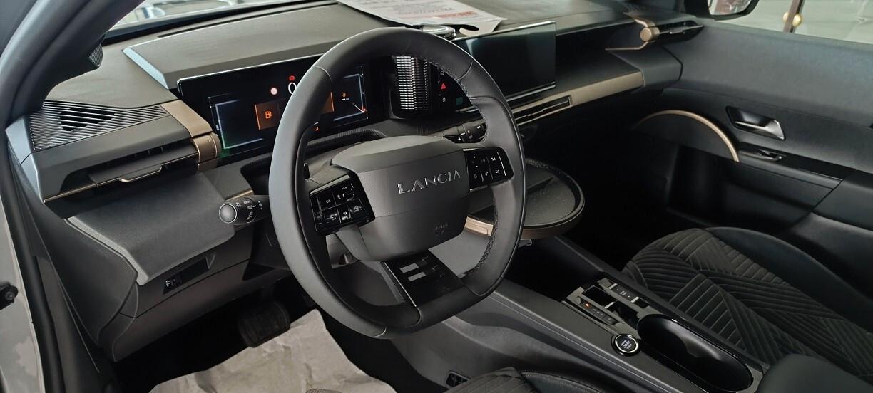 Lancia Ypsilon Hybrid e-DCT LX