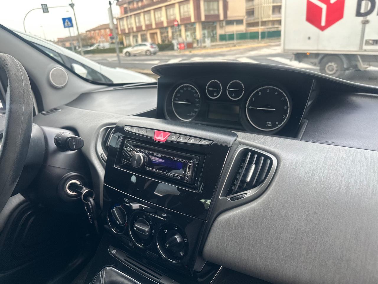 Lancia Ypsilon 0.9 TwinAir 85 CV 5 porte Metano Ecochic Gold