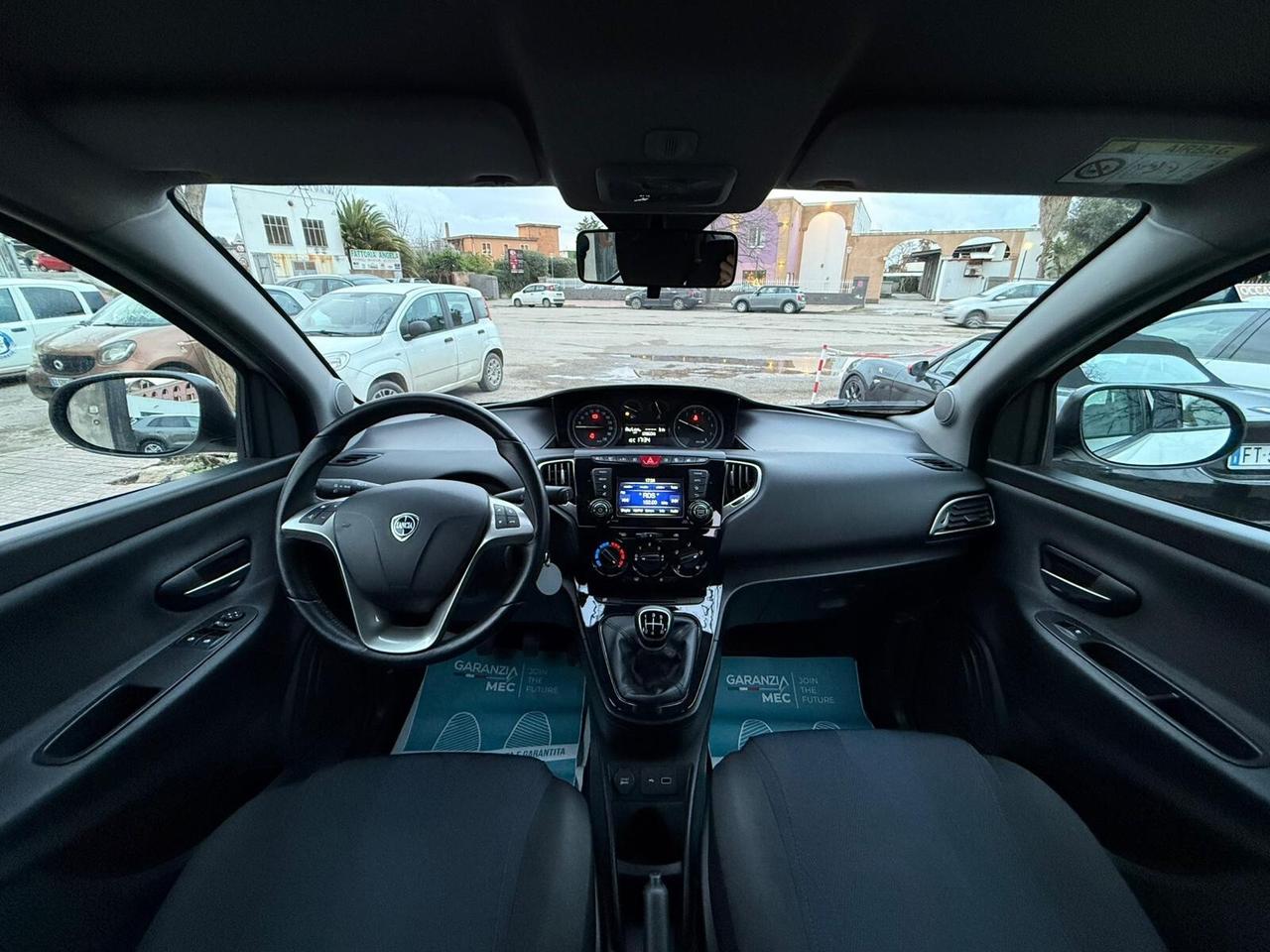 Lancia Ypsilon KM. 12.000! 1.2 BENZ. GOLD