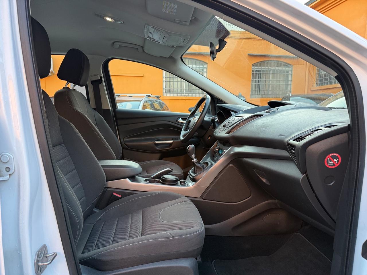 Ford Kuga 2.0 TDCI 140 CV 2WD Titanium