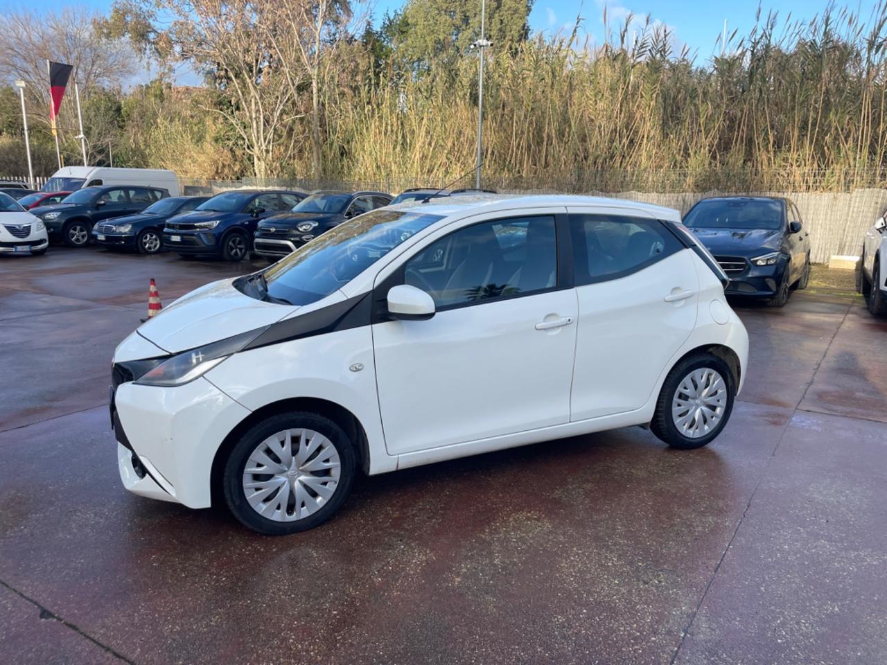 Toyota Aygo 1.0 VVT-i 69 CV 5 porte x-clusiv