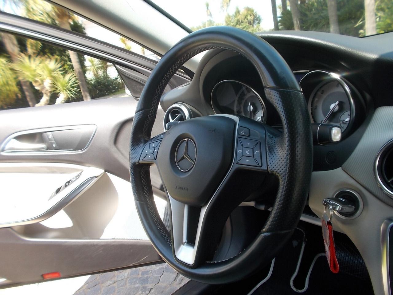 Mercedes-Benz GLA 200d Aut. *FULL OPT.* da VETRINA