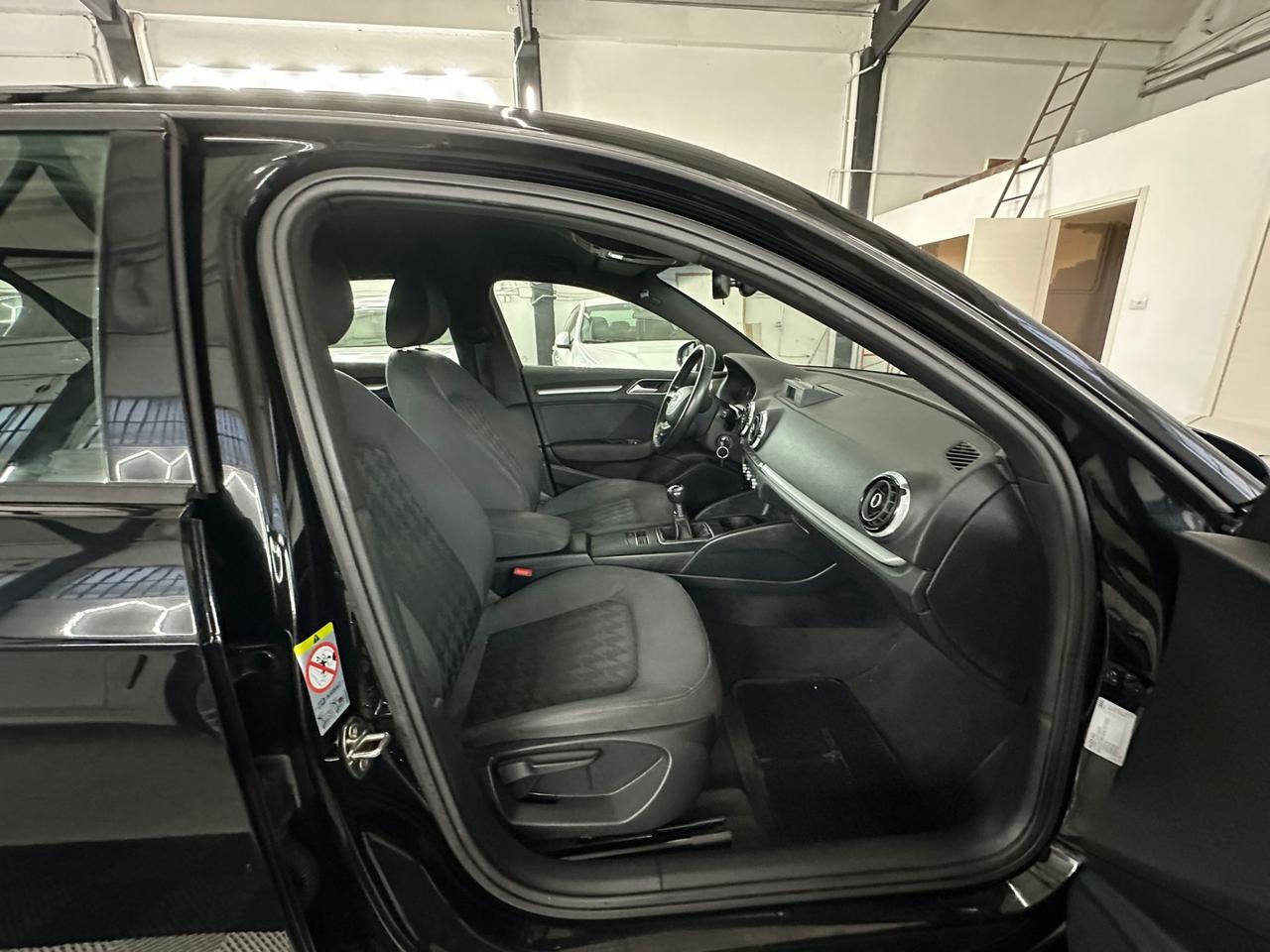 Audi A3 1.6 TDI clean diesel Attraction