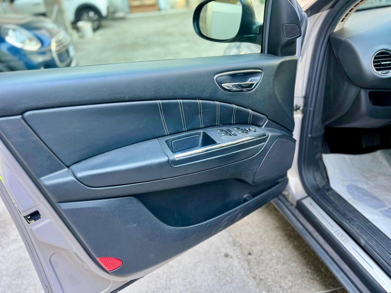 Lancia Delta 1.8 Di T-Jet Sportronic Platino GPL