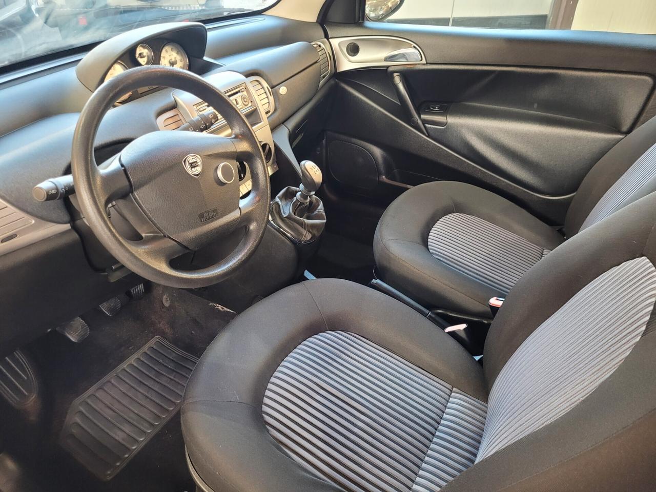 Lancia Ypsilon 1.4 Argento