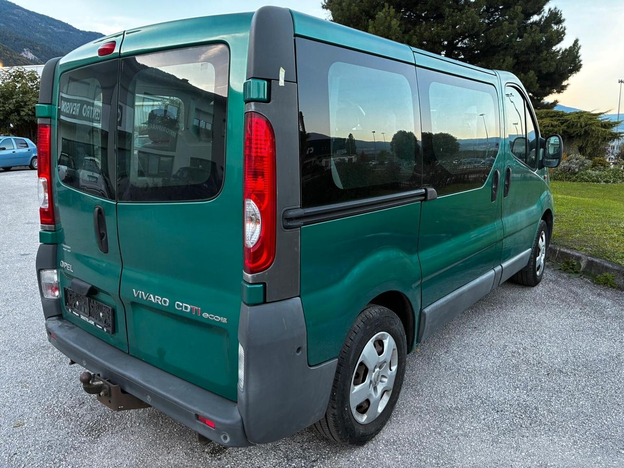 OPEL VIVARO 9 POSTI 2.0 DCi 115CV 6M + GANCIO + DOPPIA PORTA LATERALE