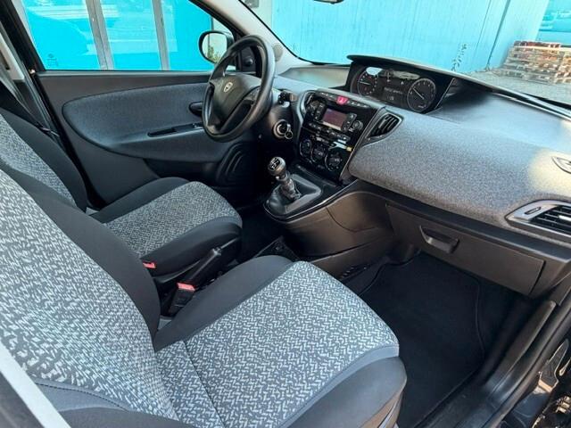 Lancia Ypsilon 1.0 hybrid neopatentati