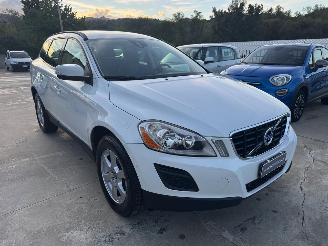 Volvo XC 60 XC60 DRIVe / AUTOCARRO N1