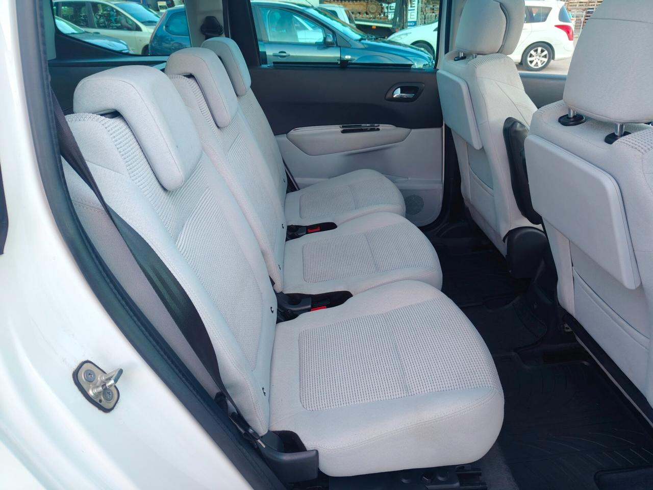 Peugeot 5008 1.6 HDi 115CV Business