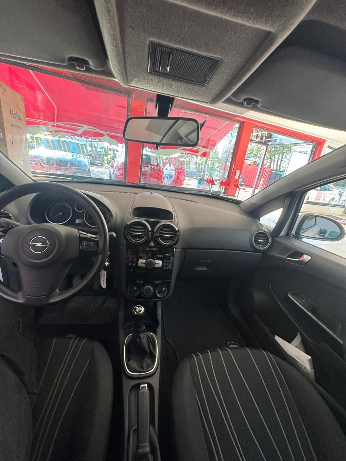 Opel Corsa 1.2 3 porte Club