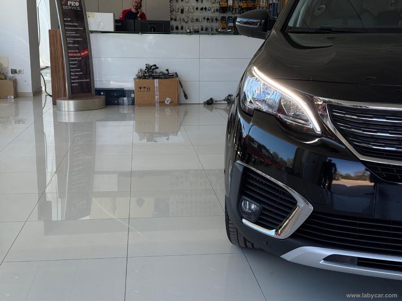 PEUGEOT 5008 BlueHDi 130 S&S Allure