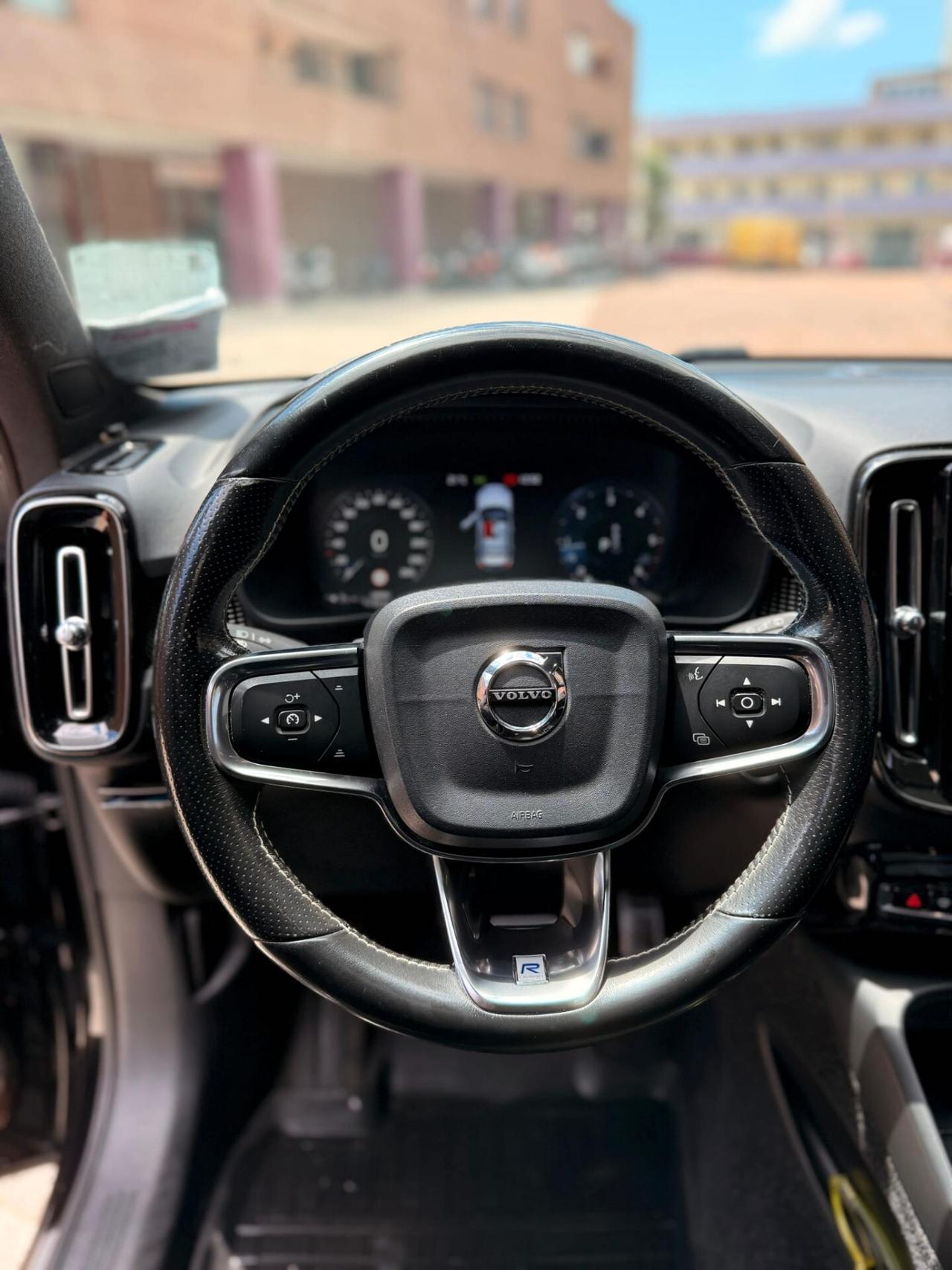 Volvo XC40 D3 Geartronic R-design N1