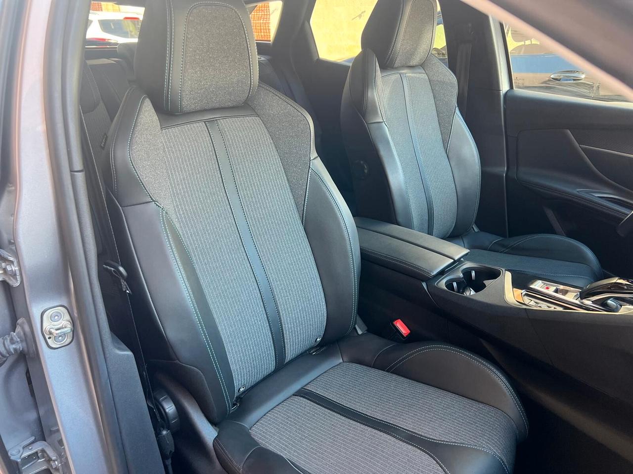 PEUGEOT 3008 ALLURE 1.5 130CV PELLE NAVI CAM ANNO 2022