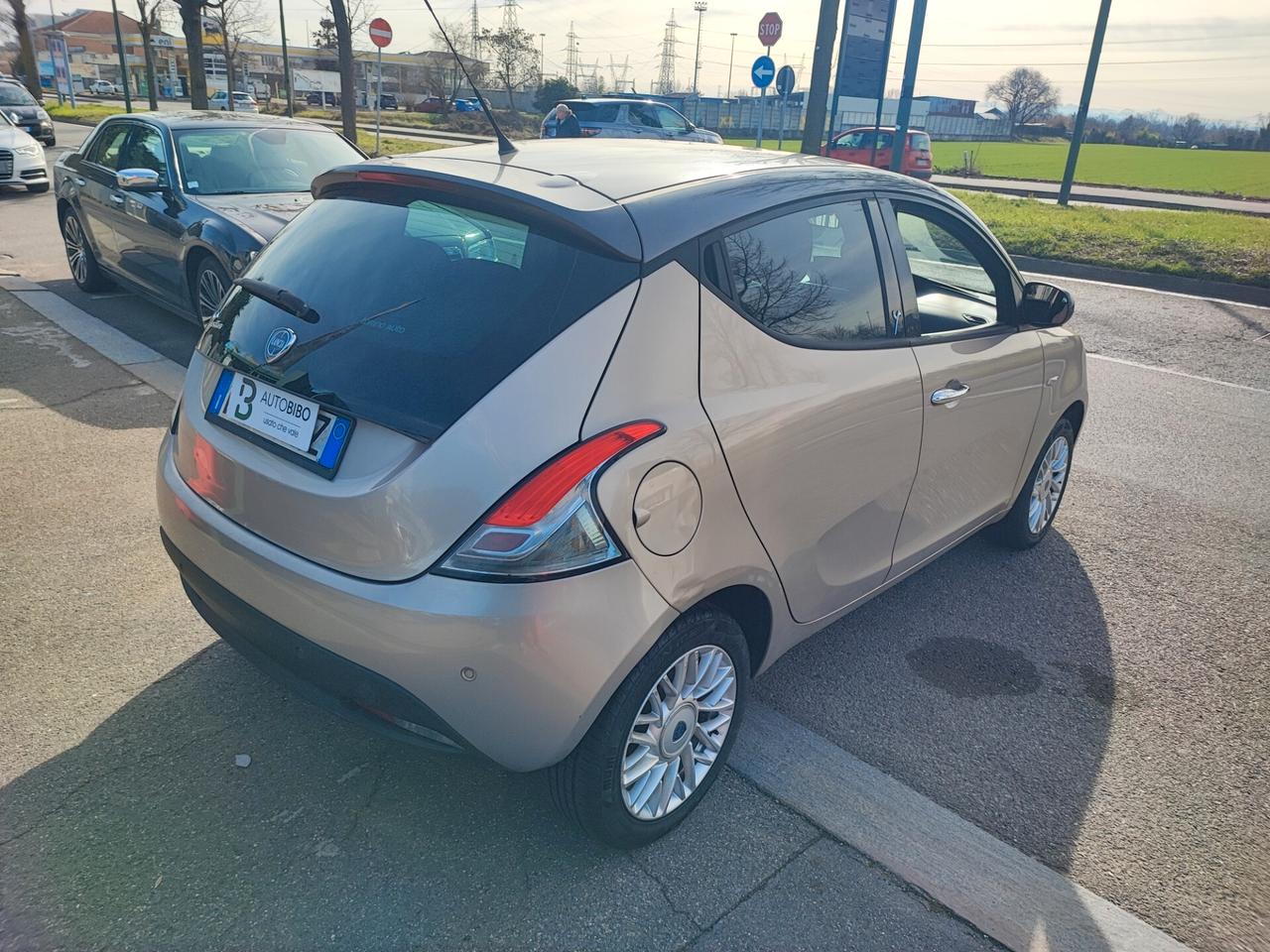 Lancia Ypsilon 0.9 TwinAir 85 CV 5 porte S&S Gold