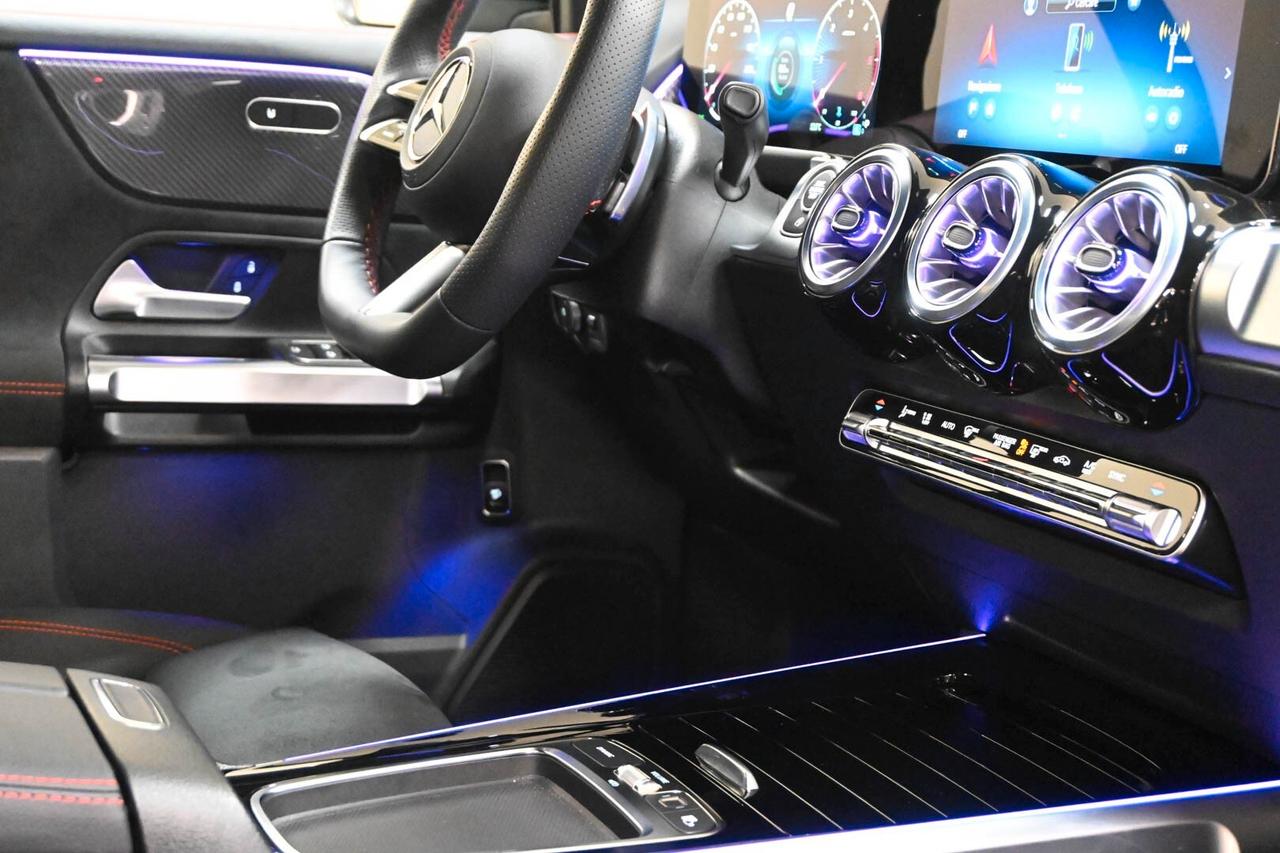 MERCEDES GLB (X247) GLB 200 d Automati...