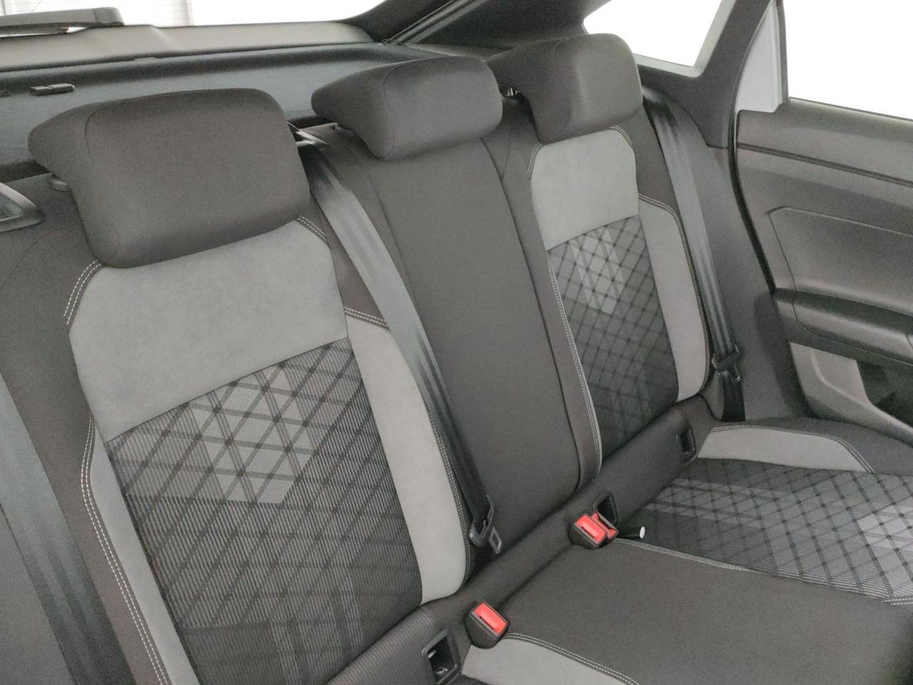 Volkswagen Taigo 1.0 tsi r-line 110cv