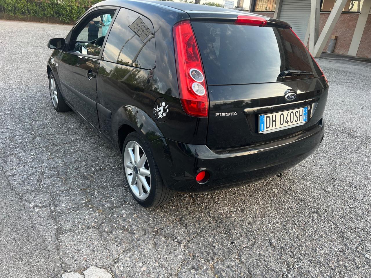 Ford Fiesta 1.2 16V 5p. Ghia