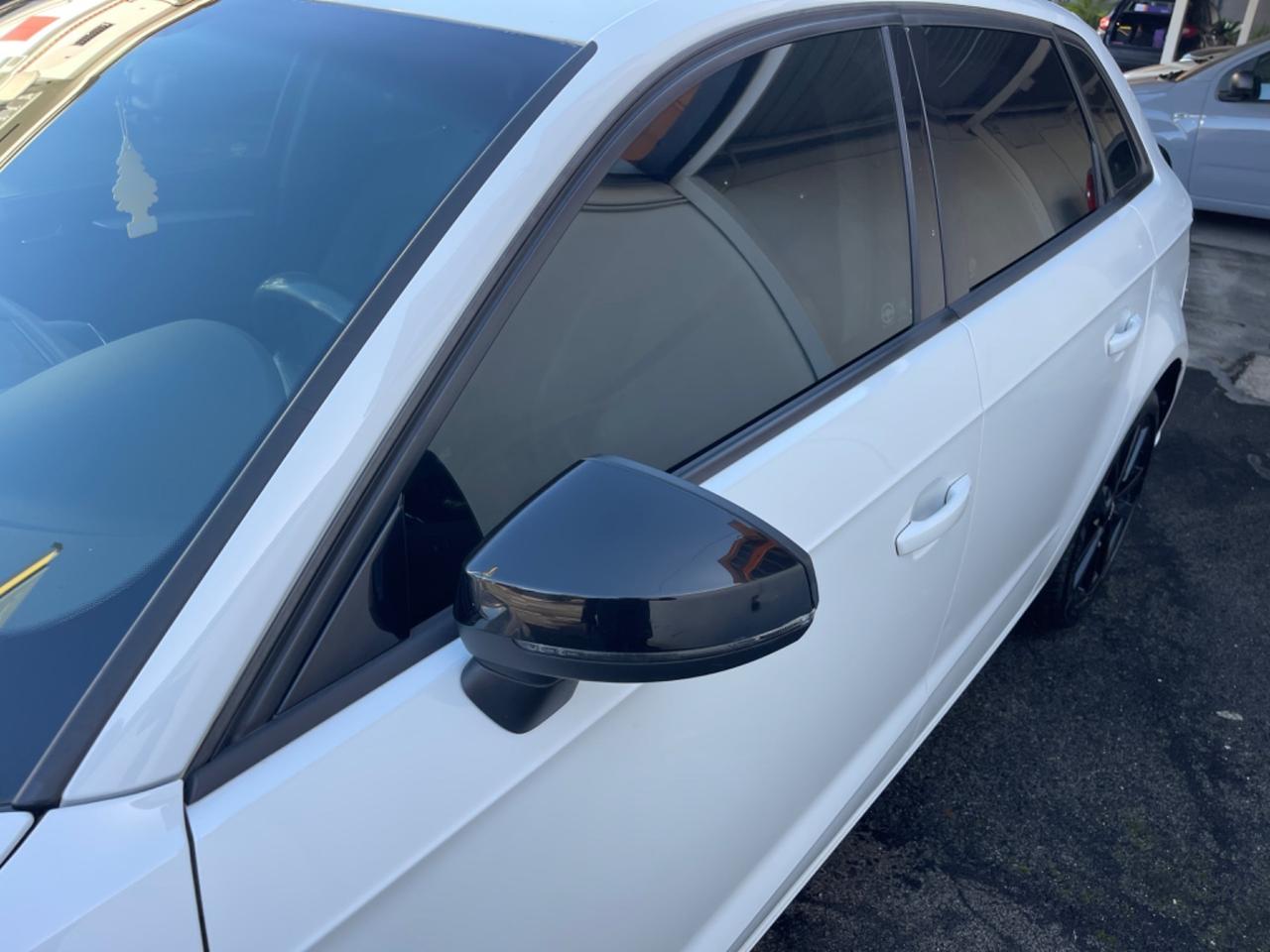 Audi A3 SPB 2.0 TDI S tronic Sport (IDENTITY BLACK)