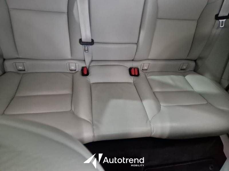 Volvo XC60 B4 197+14 CV Mild Hybrid Diesel Automatico Plus Dark N1 Autocarro