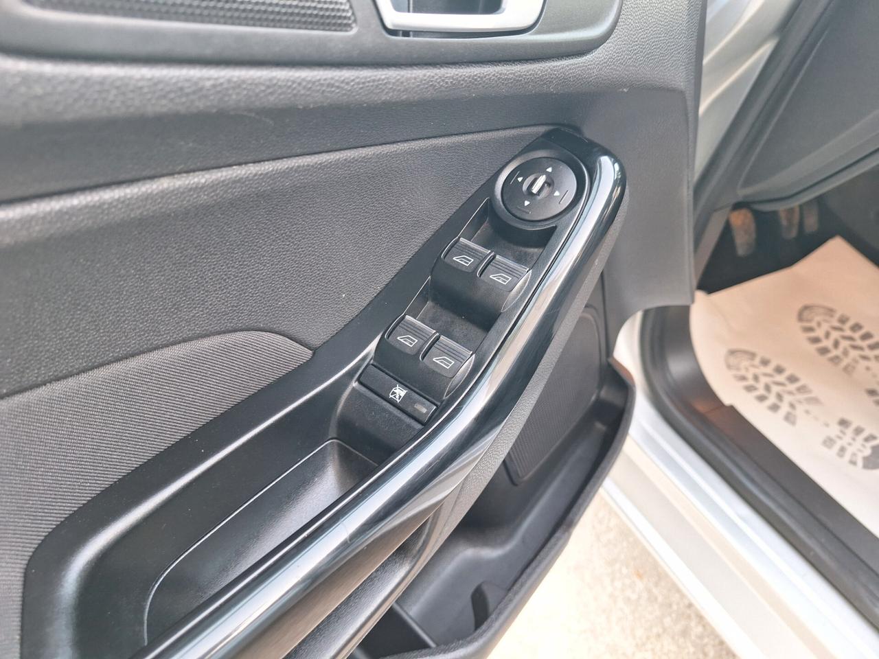 Ford Fiesta 1.5 TDCi 75CV 5 p NAVI Titanium