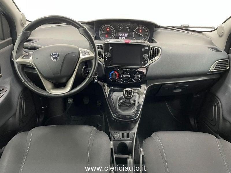 Lancia Ypsilon 1.0 Hybrid Ecochic Gold