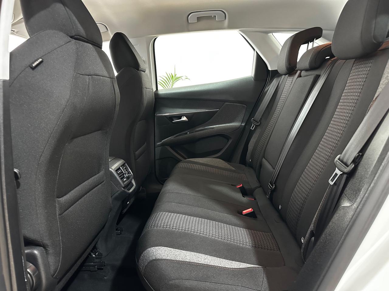 Peugeot 3008 BlueHDi 130 S&S EAT8 Business