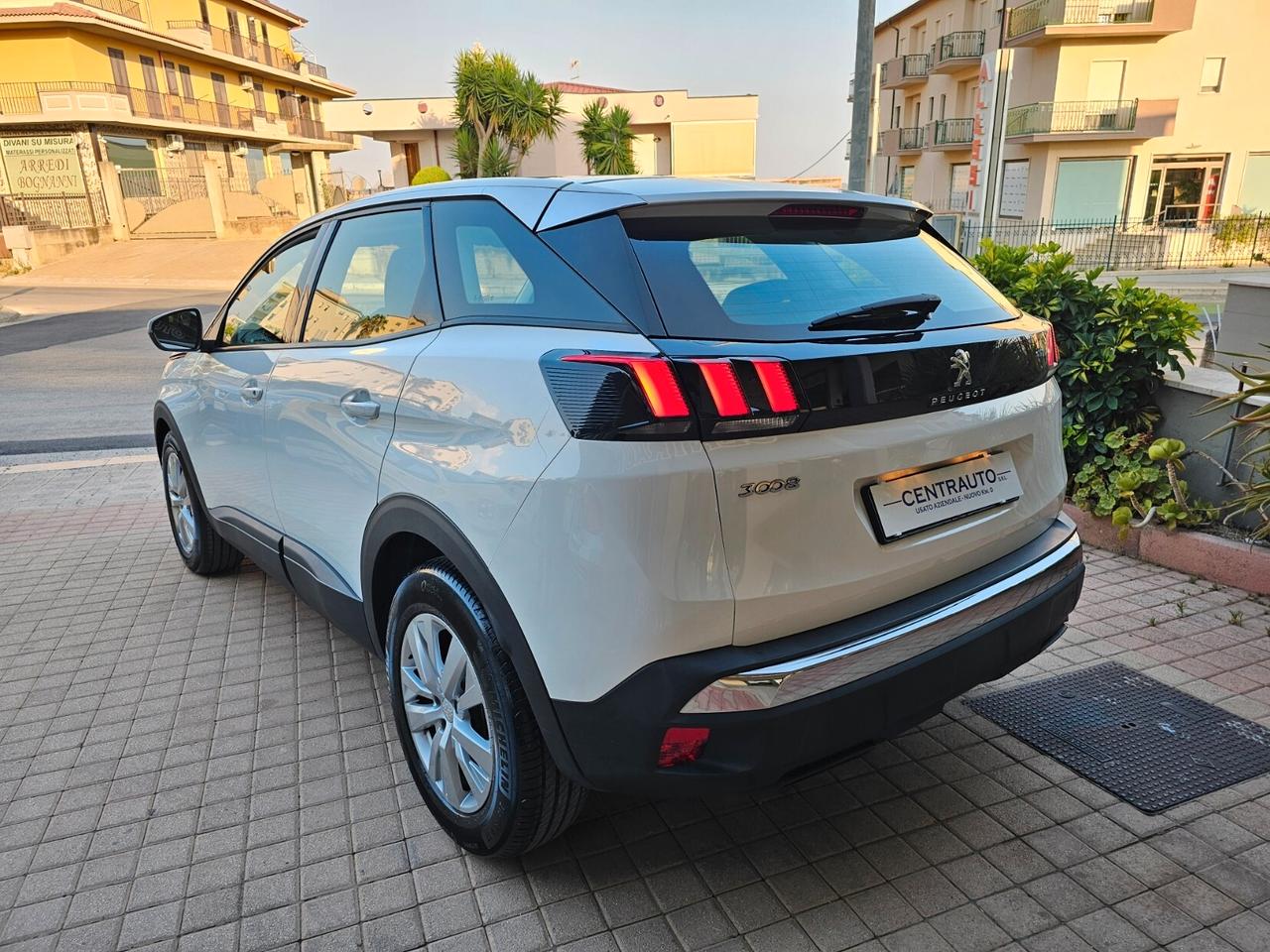 Peugeot 3008 BlueHDi 130 S&S EAT8 Business
