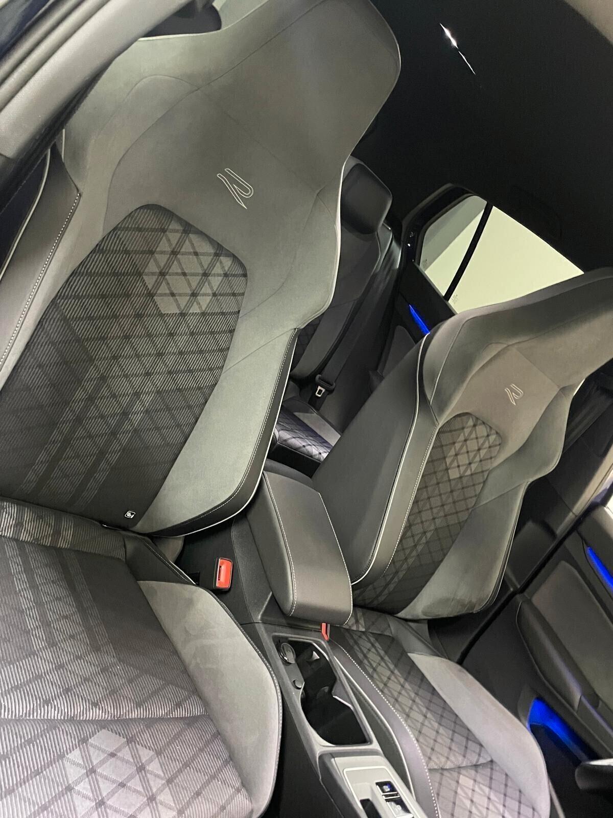 Volkswagen Golf 2.0 TDI 150 CV DSG SCR R-Line