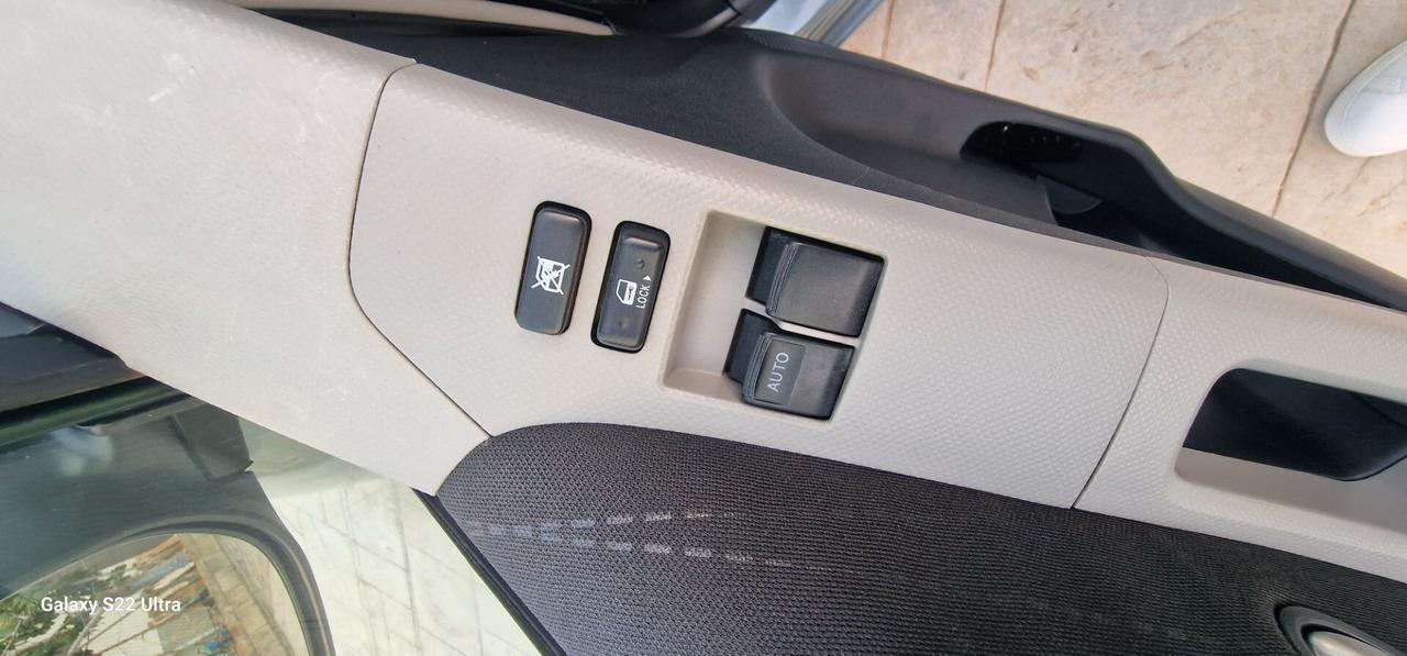 Toyota Yaris 1.0 5 porte Sol PARI AL NUOVO