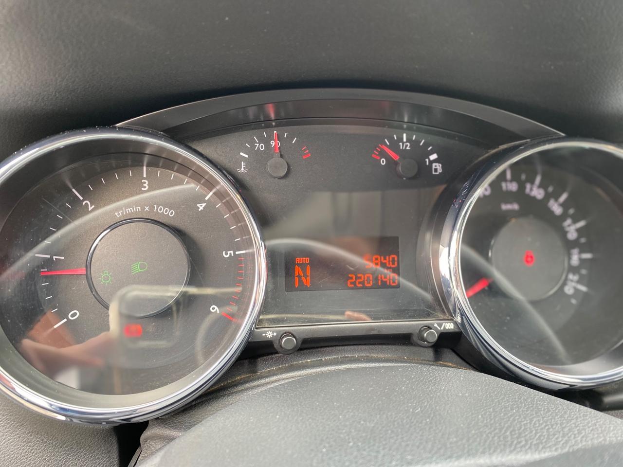 Peugeot 3008 1.6 HDi 110CV cambio robotizzato Premium