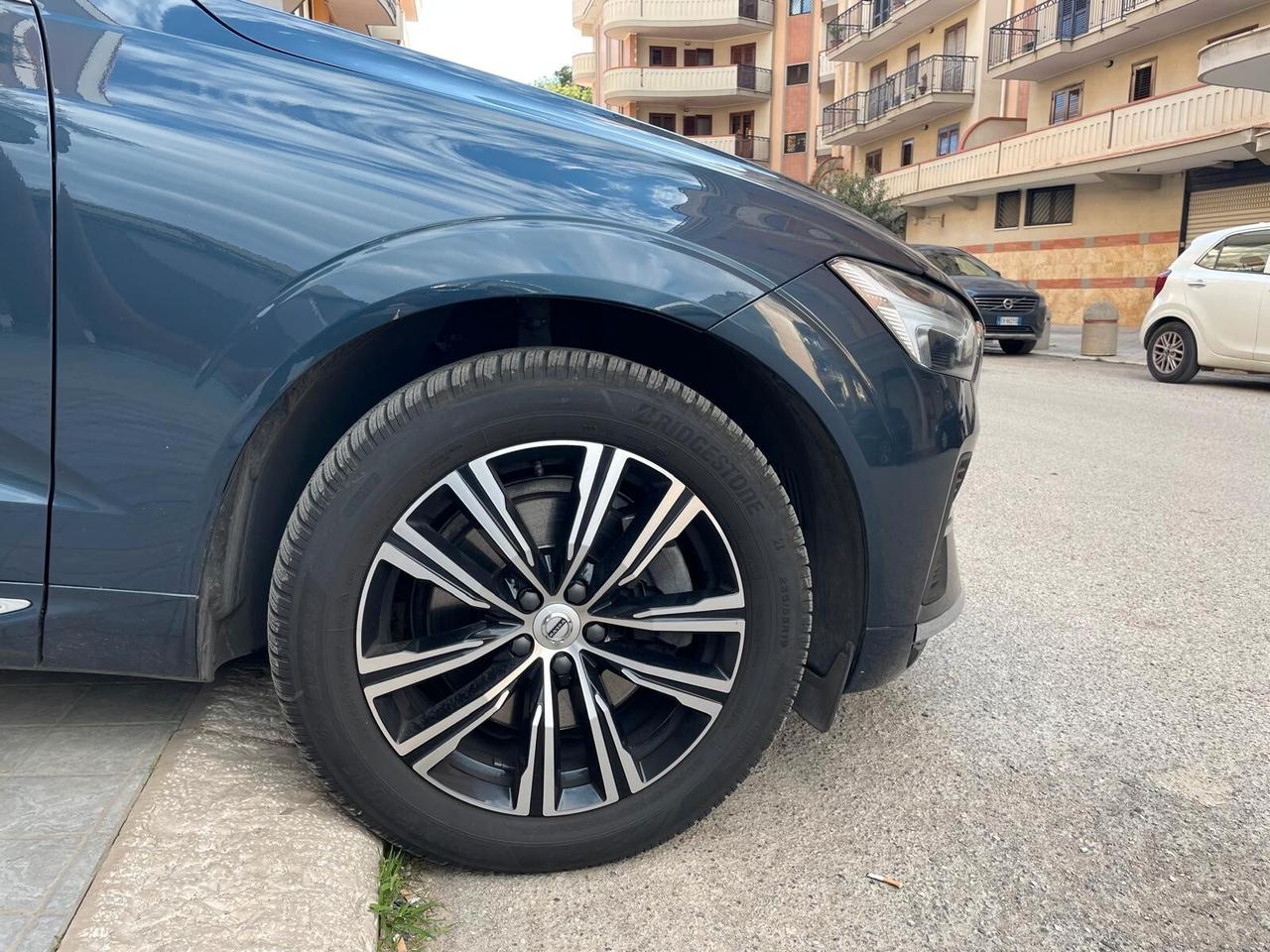 Volvo XC 60 B4 (d) 20d 197CV Aut. INSCRIPTION TETTO NAVY PELLE LED 19