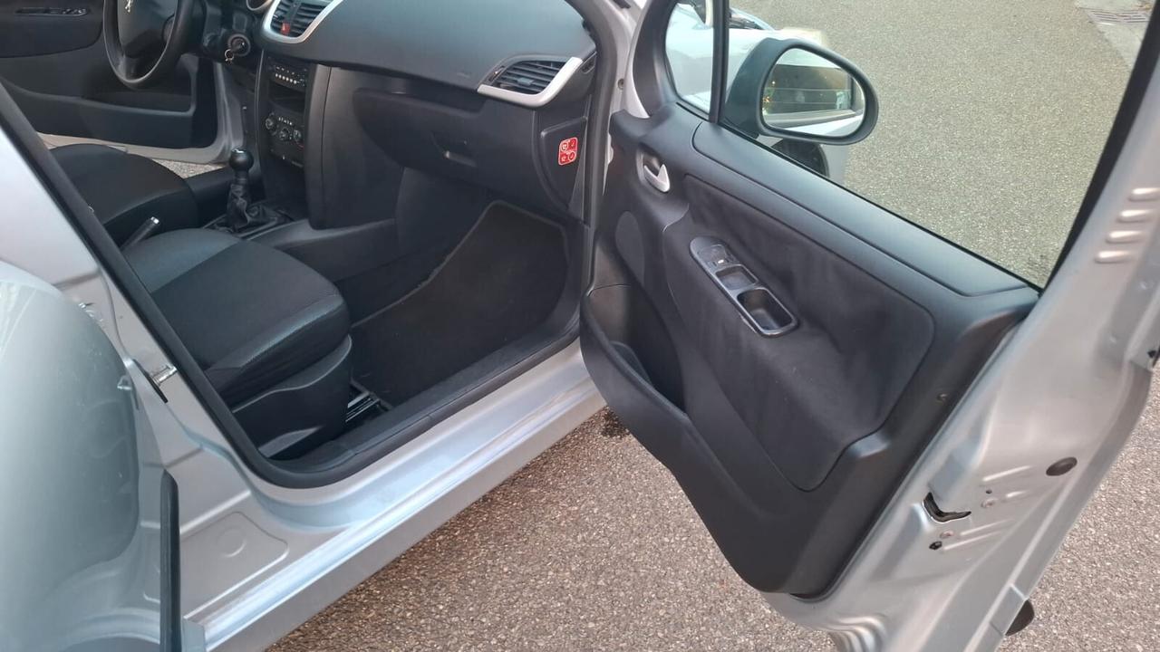 Peugeot 207 1.4 SW SOLAMENTE 65.000 KM