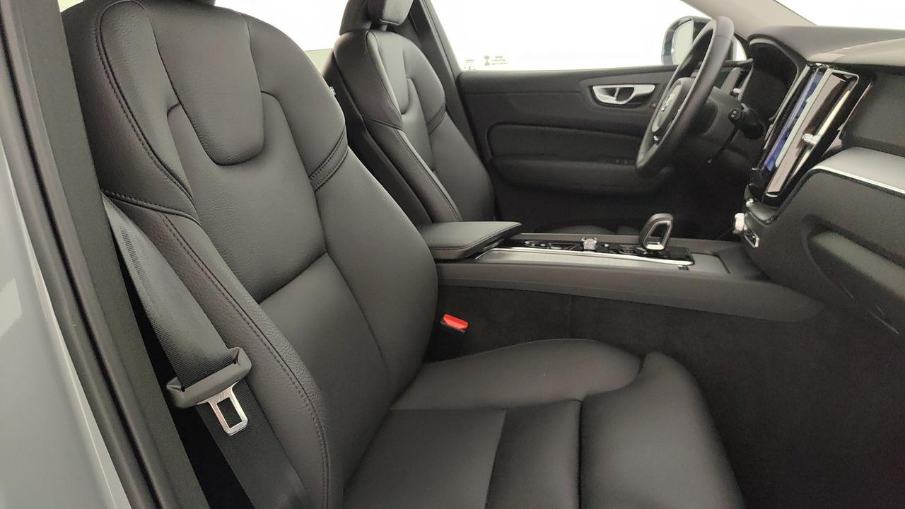 VOLVO XC60 2.0 b4 Plus Dark auto