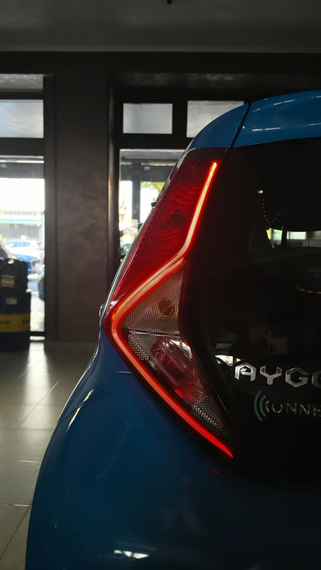 Toyota Aygo Connect 1.0 VVT-i 72 CV 5 porte x-clusiv