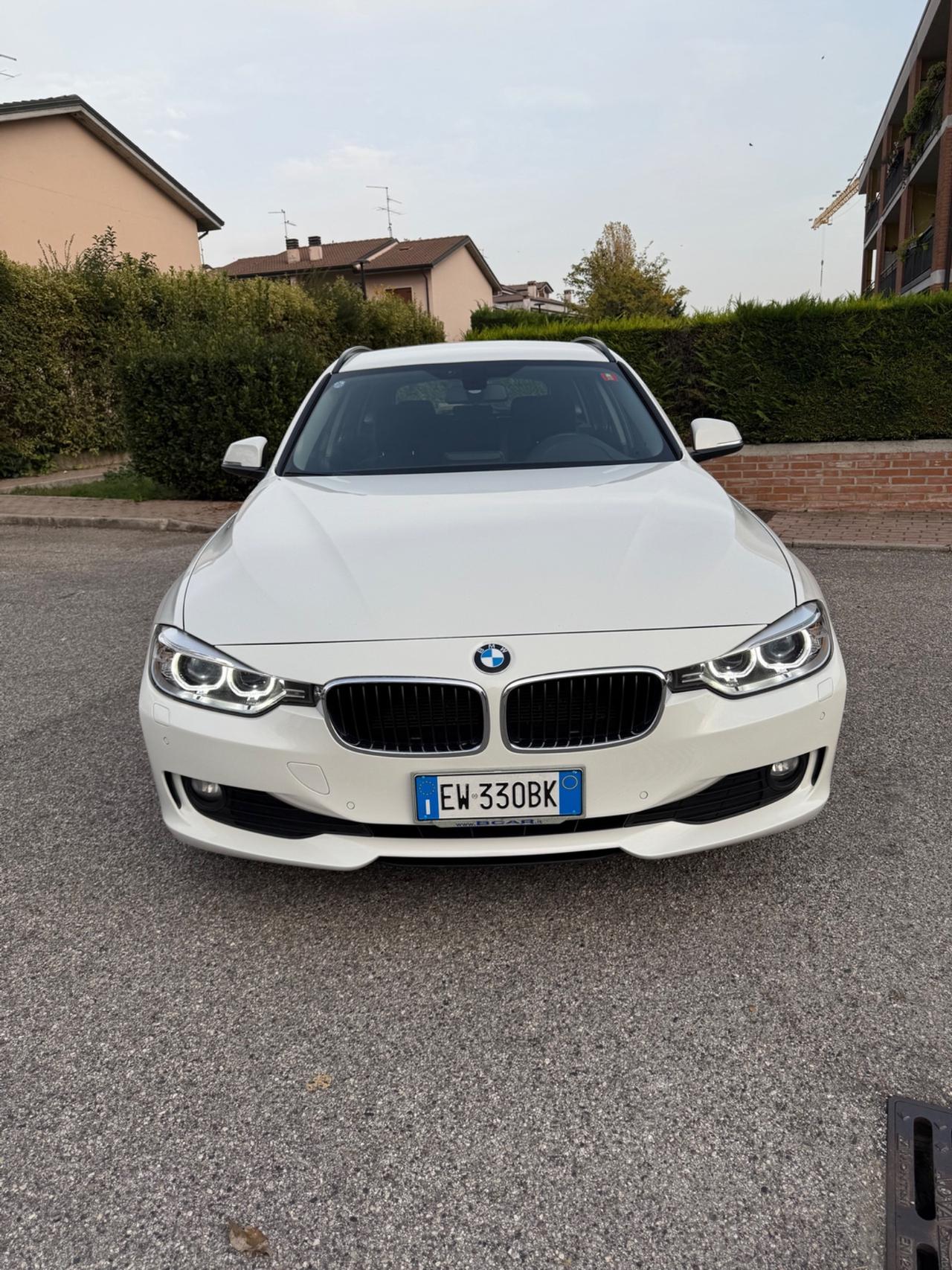 Bmw 318 d Luxury con soli 127000km
