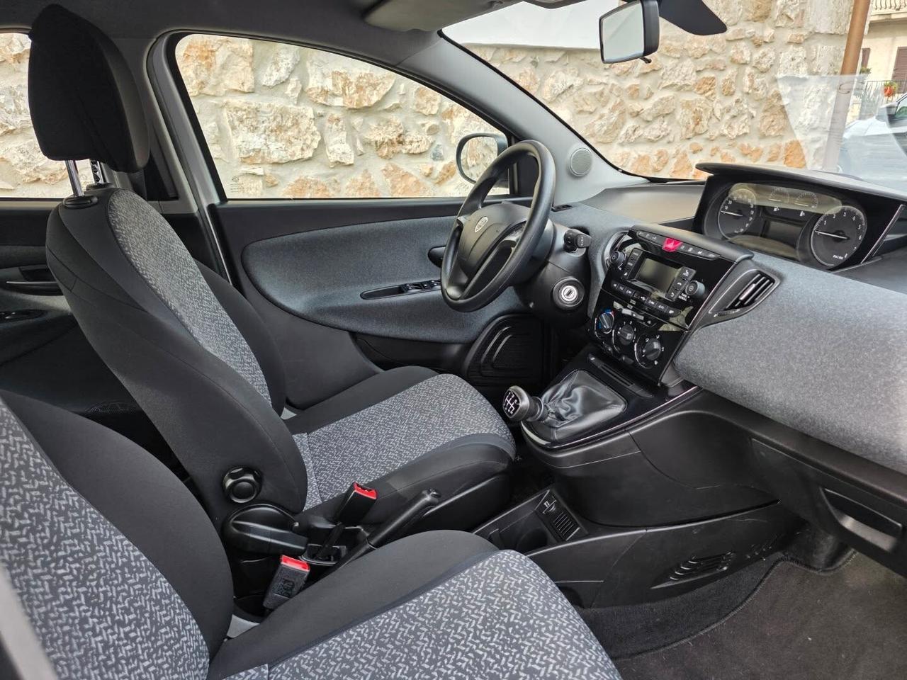 Lancia Ypsilon 1.0 FireFly 5 porte S&S Hybrid Ecochic Gold