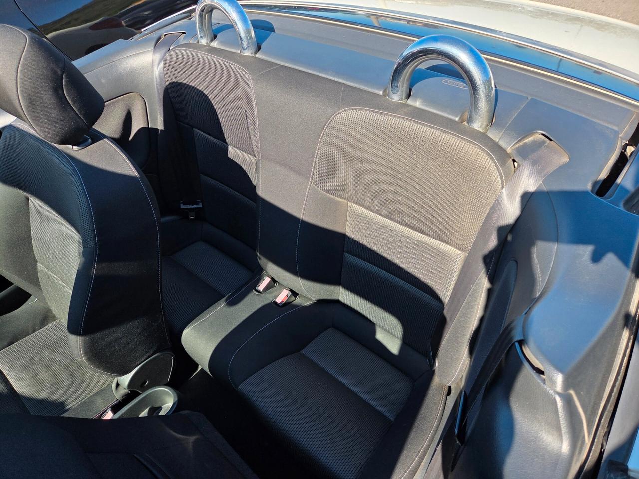 Peugeot 207 1.6 HDi 110CV CC Féline