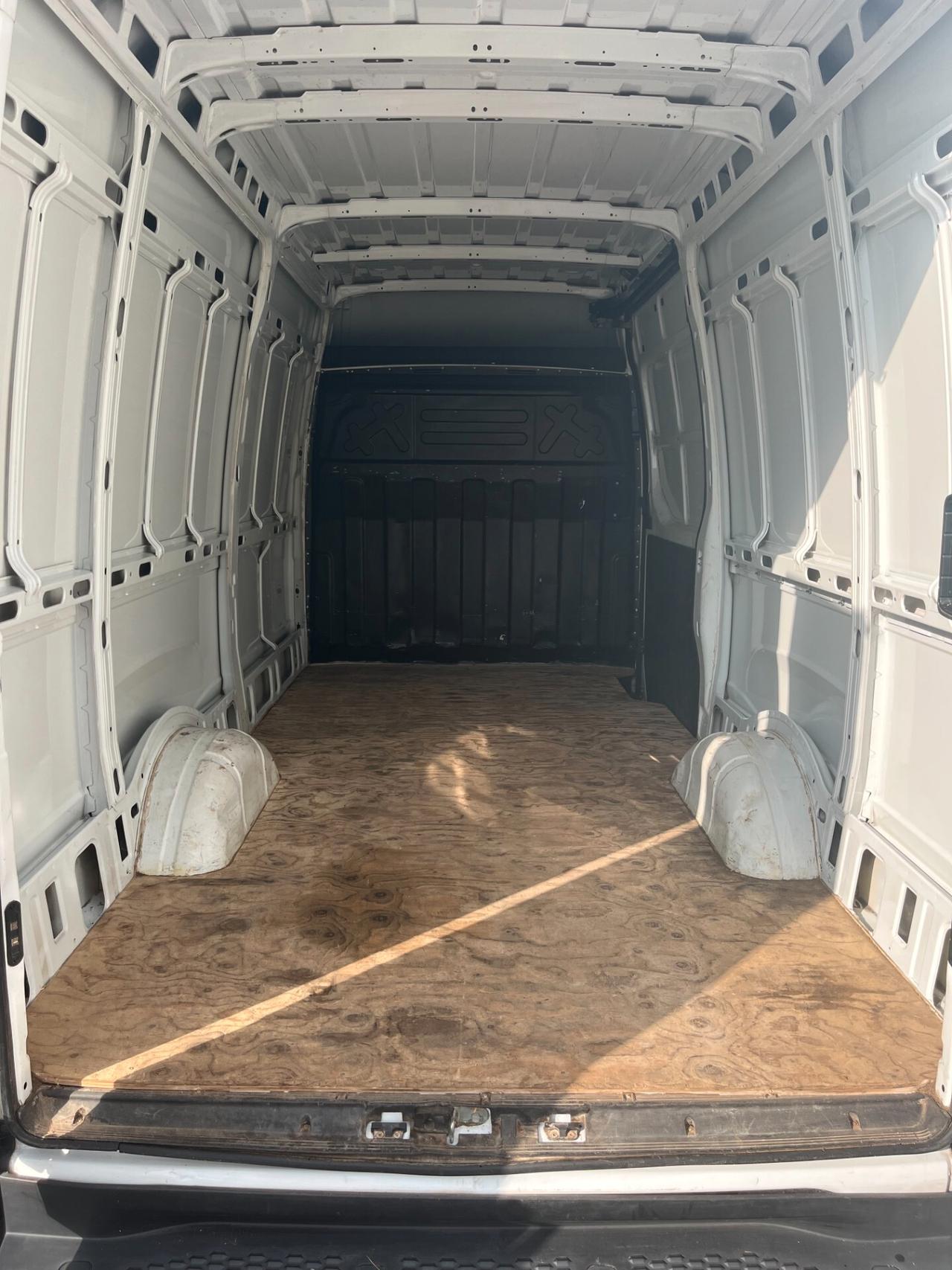 Iveco Daily 2.3 Diesel HKa 35 S V Radstand