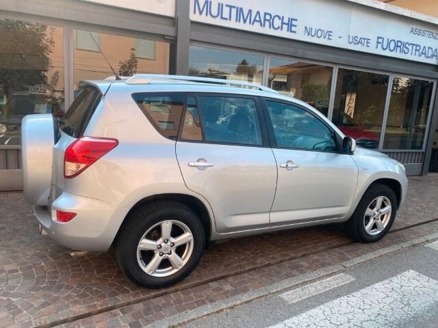 Toyota RAV4 2.0 4X4 Luxury Automatico GPL
