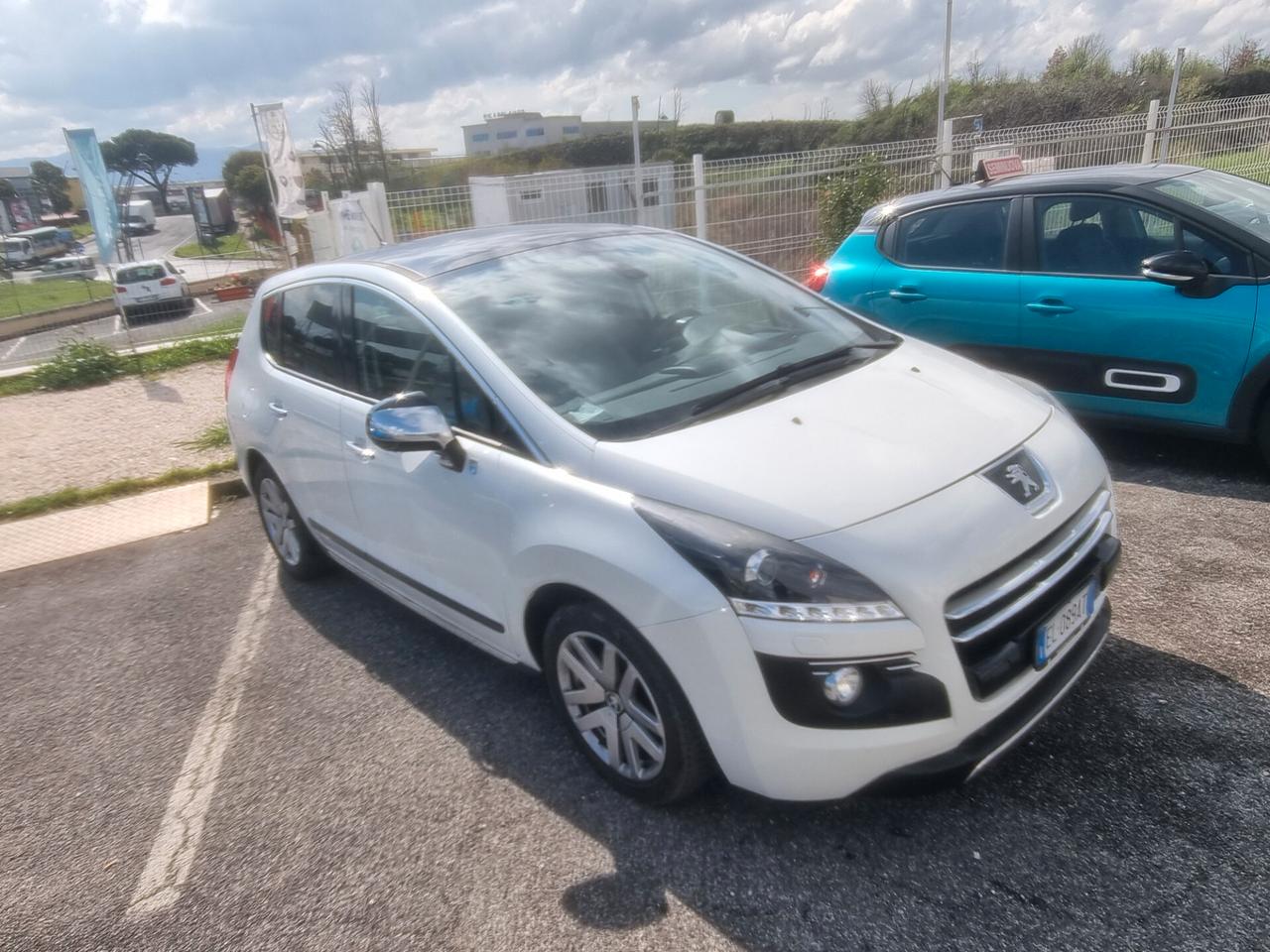 Peugeot 3008 HYbrid4 Outdoor Limitata