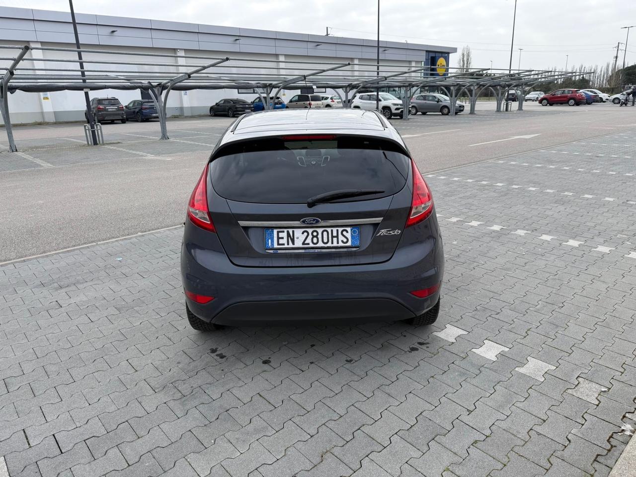 Ford Fiesta 1.4 16V 5p. Bz.- GPL Titanium Bs.