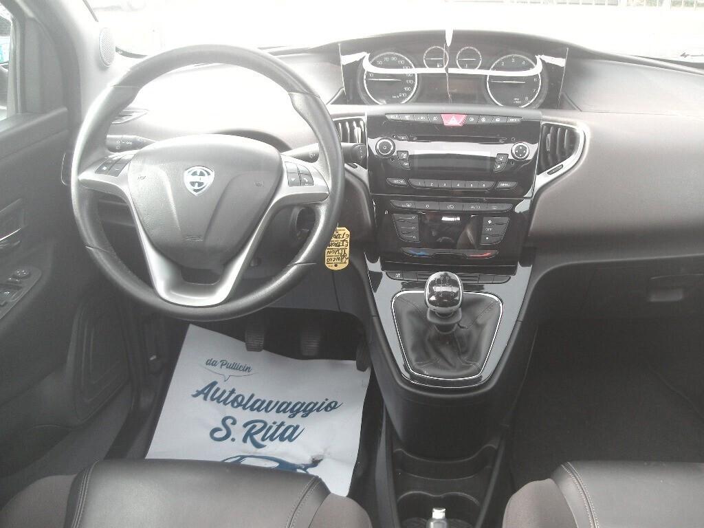 Lancia Ypsilon 1.2 69 CV Platinum + TETTO APRIBILE